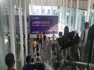 ?？跂|站高鐵廣告